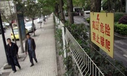 成都多個(gè)小區(qū)安裝電網(wǎng)防盜